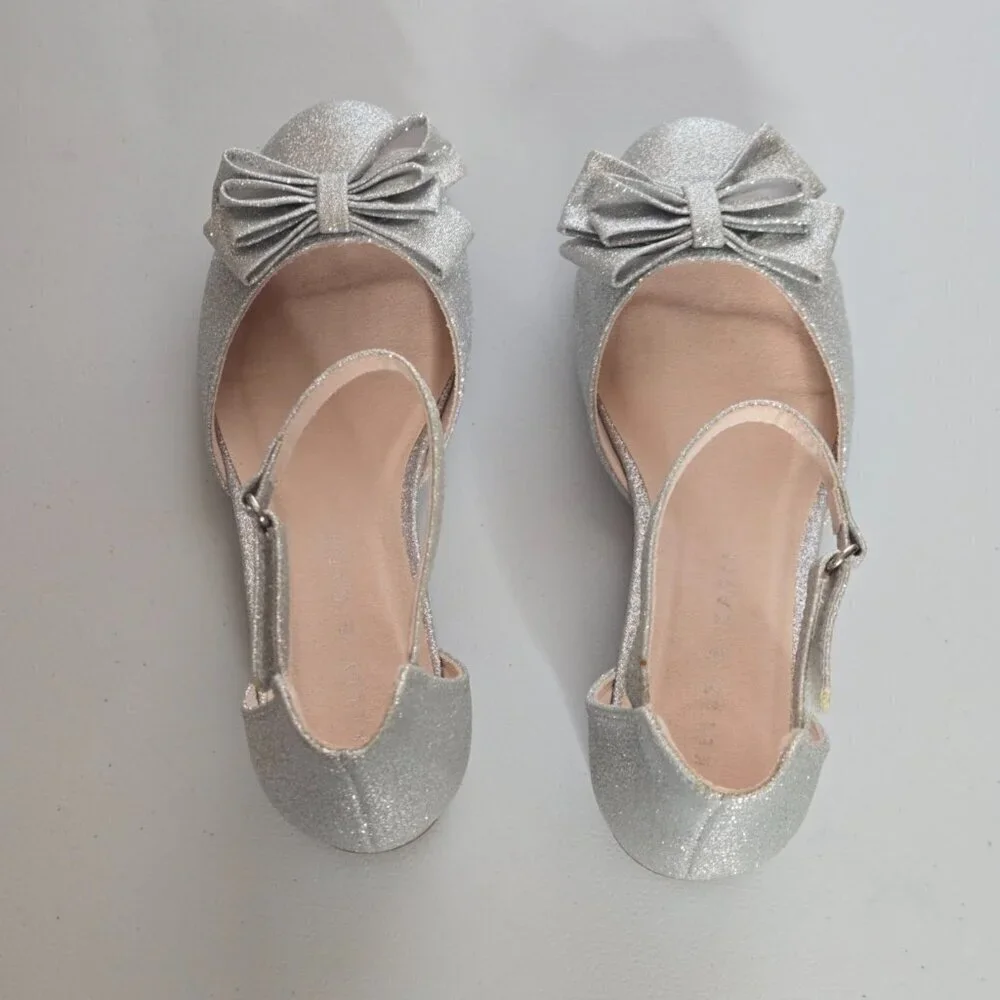 Kelly & Katie Victoria Pump Silver Glitter Front Bow Ankle Strap Girls Shoe Sz 3